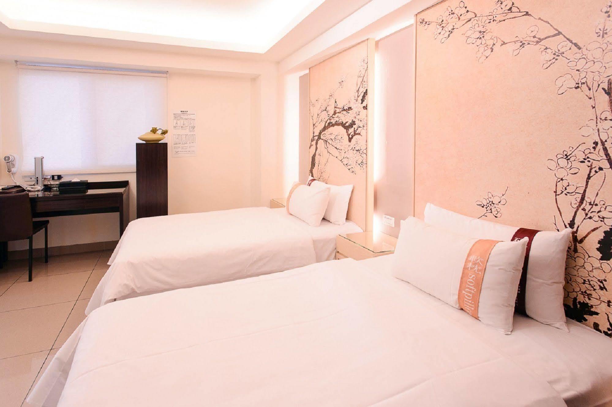 Kiwi Express Hotel - Kaohsiung Station מראה חיצוני תמונה