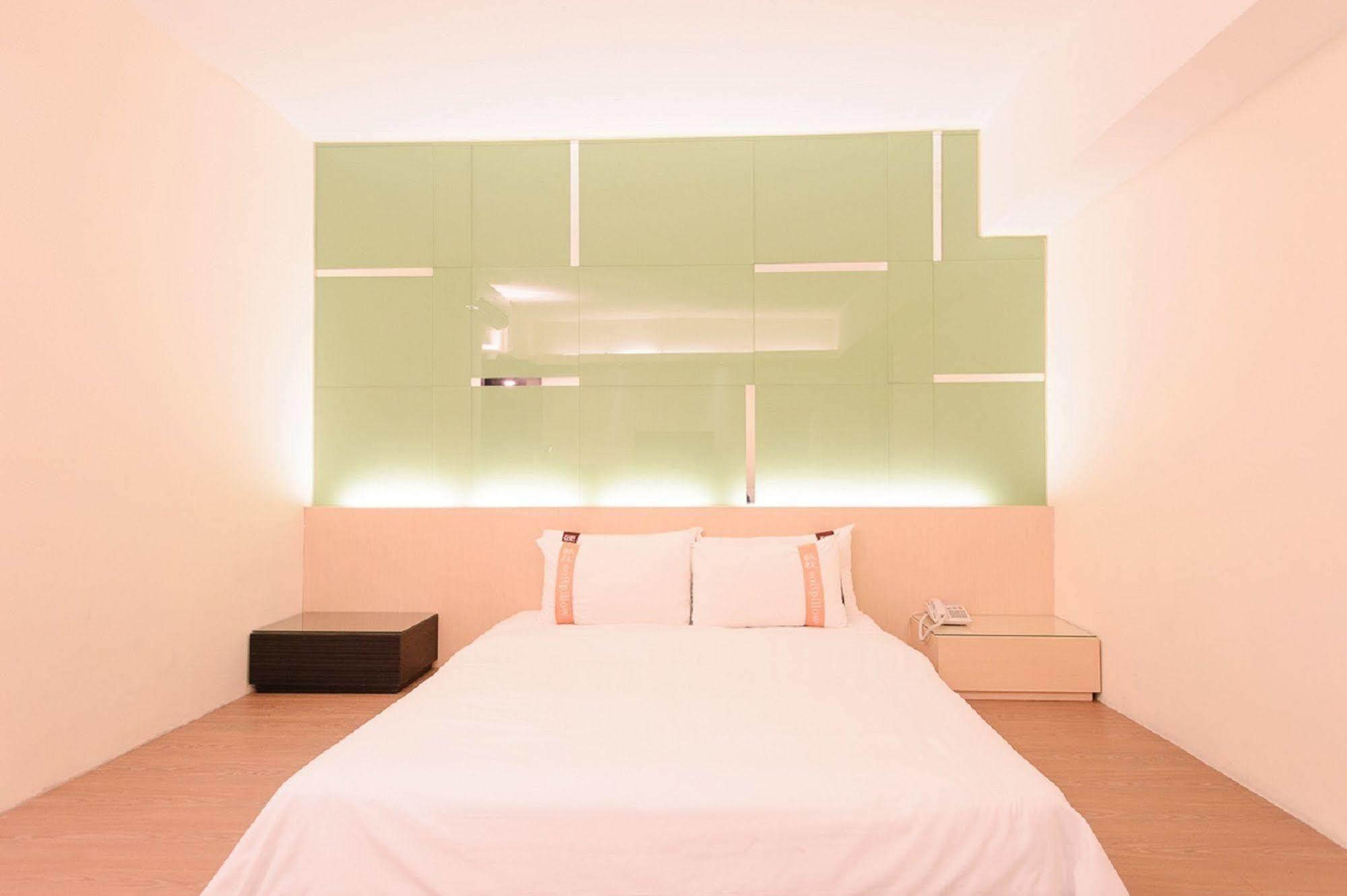 Kiwi Express Hotel - Kaohsiung Station מראה חיצוני תמונה