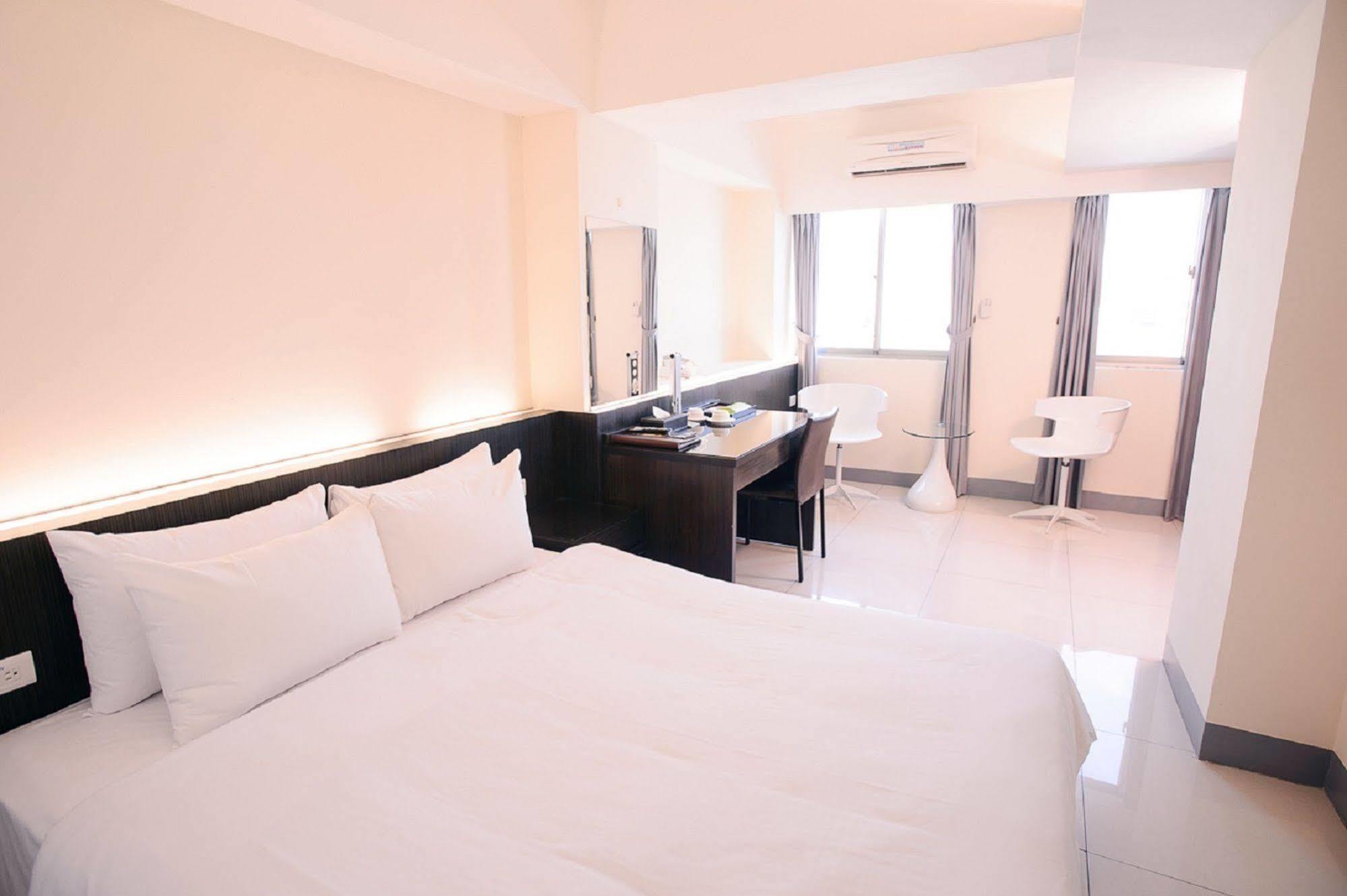 Kiwi Express Hotel - Kaohsiung Station מראה חיצוני תמונה