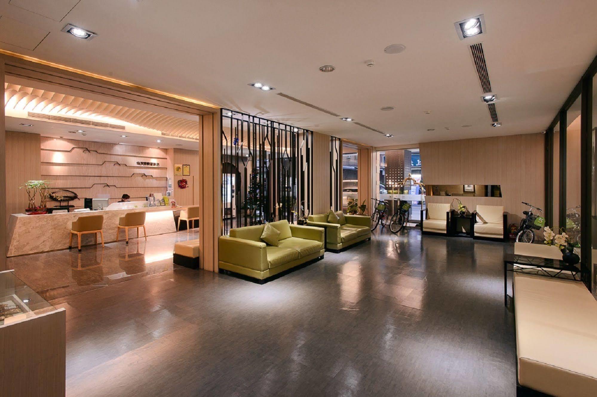 Kiwi Express Hotel - Kaohsiung Station מראה חיצוני תמונה