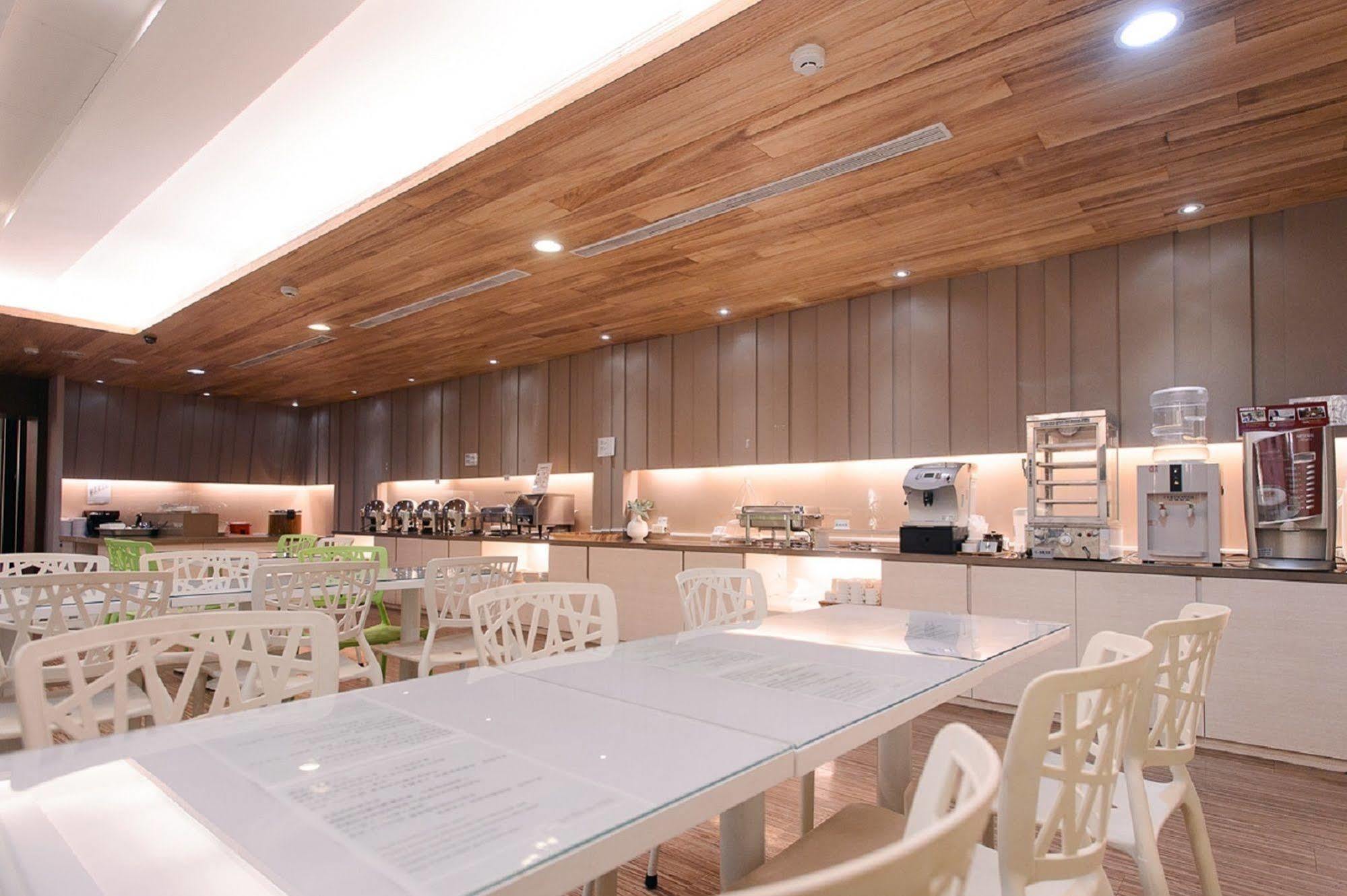 Kiwi Express Hotel - Kaohsiung Station מראה חיצוני תמונה